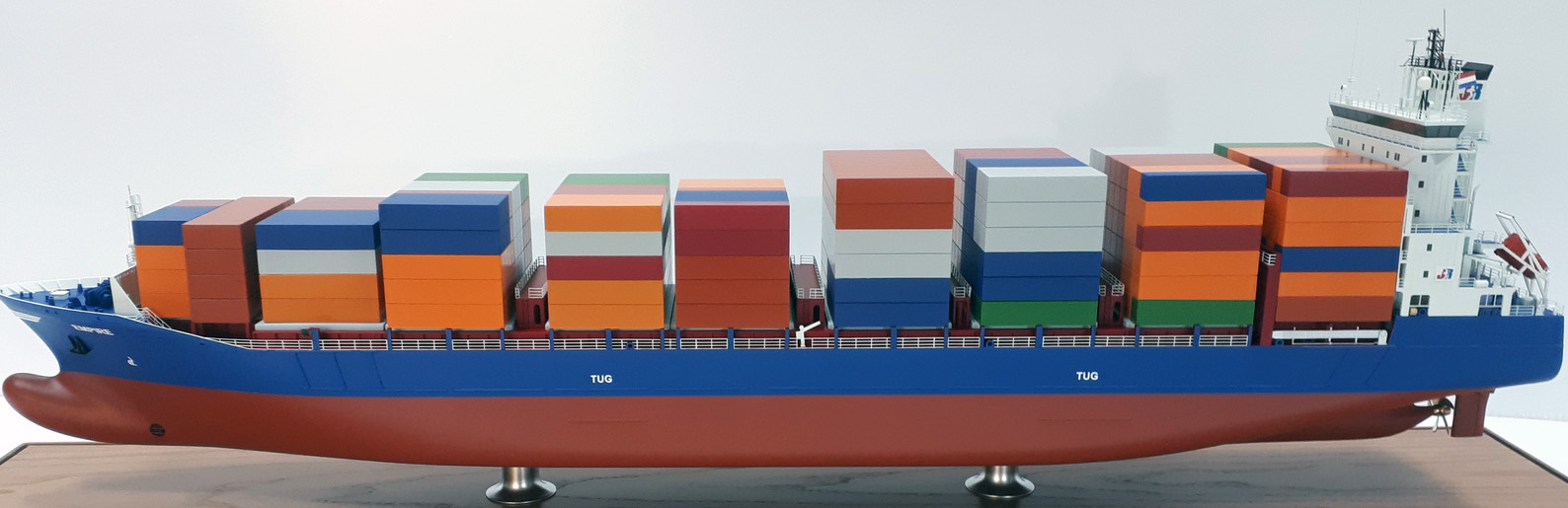 Containerfrachter 'Empire' Seitenansicht